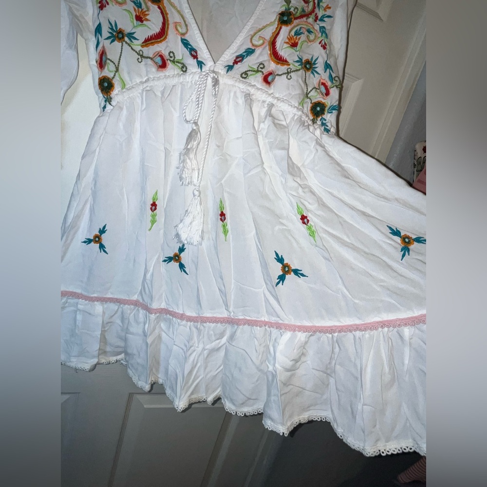 NATURAL LIFE White Dress with Colorful Embroidery - Picture 2 of 11